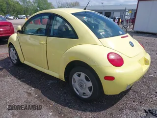 2000 Volkswagen Beetle GLS z VIN 3VWCA21C4YM414855, wystawiony jako IAAI lot #42198615 z przebiegiem 128 131 mil mil oraz . Historia ofert i sprzedaży dostępna na DreamBid. Obrazek 3.