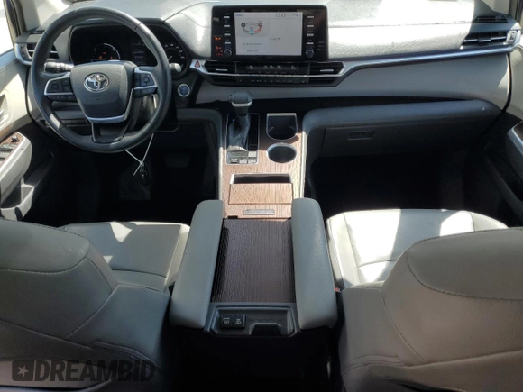 2021 Toyota Sienna XLE with VIN 5TDYSKFC8MS032403, listed as a Copart auction lot 52438625 with 48,738 mi miles and Salvage Title. Bid and sale history available at DreamBid. Image 8.
