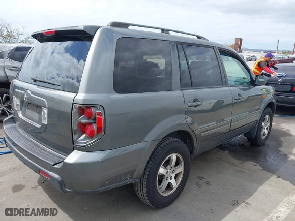2007 Honda Pilot EX-L with VIN 5FNYF28507B007040, listed as a IAAI auction lot 42038302 with 251,262 mi miles. Bid and sale history available at carsss.com. Image 4.
