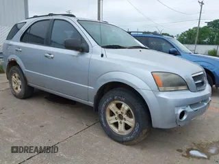 2005 Kia Sorento LX z VIN KNDJC733455398687, wystawiony jako IAAI lot #42412600 z przebiegiem 198 720 mil mil oraz . Historia ofert i sprzedaży dostępna na DreamBid. Obrazek 1.