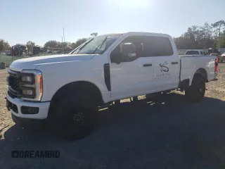 2023 Ford F-250 XL z VIN 1FT8W2BA0PED39437, wystawiony jako Copart lot #81985044 z przebiegiem Nie podano mil oraz Szkoda całkowita • Salvage title. Historia ofert i sprzedaży dostępna na DreamBid. Obrazek 1.