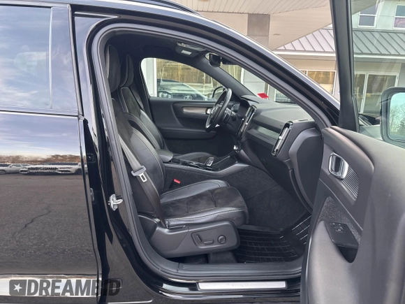2019 Volvo XC40 R-Design z VIN YV4162UM7K2078081, wystawiony jako IAAI lot #41808014 z przebiegiem 204 223 mil mil oraz . Historia ofert i sprzedaży dostępna na DreamBid. Obrazek 5.