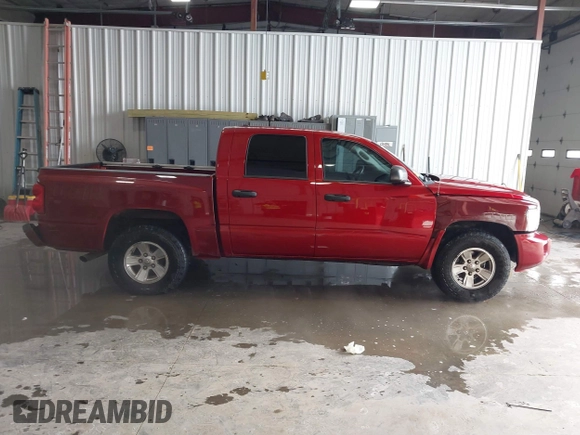 2008 Dodge Dakota SLT z VIN 1D7HW48N38S542692, wystawiony jako IAAI lot #41554521 z przebiegiem 166 482 mil mil oraz . Historia ofert i sprzedaży dostępna na DreamBid. Obrazek 14.