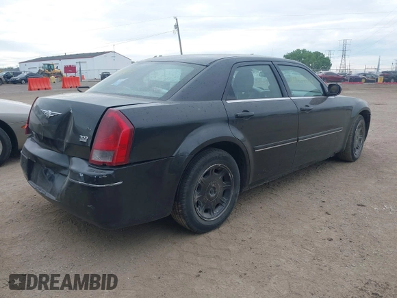 2005 Chrysler 300 Touring z VIN 2C3JA53G15H155185, wystawiony jako IAAI lot #42243504 z przebiegiem 176 557 mil mil oraz . Historia ofert i sprzedaży dostępna na DreamBid. Obrazek 4.