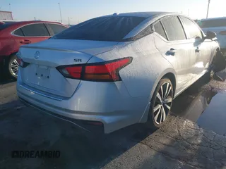 2022 Nissan Altima SR z VIN 1N4BL4CV3NN330052, wystawiony jako IAAI lot #41735544 z przebiegiem 39 782 mil mil oraz . Historia ofert i sprzedaży dostępna na DreamBid. Obrazek 4.