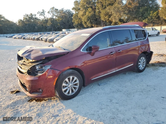 2019 Chrysler Pacifica Touring L with VIN 2C4RC1BG6KR686391, listed as a Copart auction lot 83485374 with 86,514 mi miles and Salvage Title. Bid and sale history available at carsss.com. Image 1.