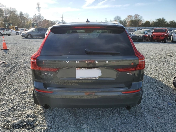 2019 Volvo XC60 Momentum with VIN LYV102DK3KB252102, listed as a Copart auction lot 82274704 with 0 mi miles and Salvage Title. Bid and sale history available at carsss.com. Image 6.