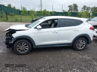 2018 Hyundai Tucson SE z VIN KM8J2CA41JU807280, wystawiony jako IAAI lot #42301977 z przebiegiem 62 415 mil mil oraz . Historia ofert i sprzedaży dostępna na DreamBid. Obrazek 14.