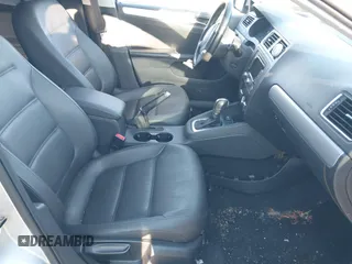 2011 Volkswagen Jetta SEL с VIN 3VWLZ7AJ7BM304149, выставлен на аукционе IAAI как лот 41769381 с пробегом 92 331 миль миль и . История ставок и продаж доступна на DreamBid. Изображение 5.