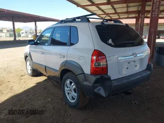 2006 Hyundai Tucson GLS with VIN KM8JN12D16U332117, listed as a IAAI auction lot 41831236 with 160,557 mi miles. Bid and sale history available at carsss.com. Image 3.