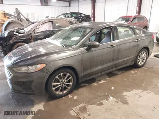 2019 Ford Fusion SE with VIN 3FA6P0HD1KR134313, listed as a IAAI auction lot 41024340 with 134,381 mi miles. Bid and sale history available at carsss.com. Image 2.