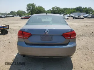 2014 Volkswagen Passat S z VIN 1VWAT7A34EC037407, wystawiony jako Copart lot #59512805 z przebiegiem 185 937 mil mil oraz Czysty tytuł • Clean title. Historia ofert i sprzedaży dostępna na DreamBid. Obrazek 6.