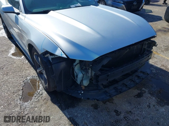 2015 Ford Mustang V6 z VIN 1FA6P8AM8F5369227, wystawiony jako IAAI lot #42607851 z przebiegiem 135 428 mil mil oraz . Historia ofert i sprzedaży dostępna na DreamBid. Obrazek 6.