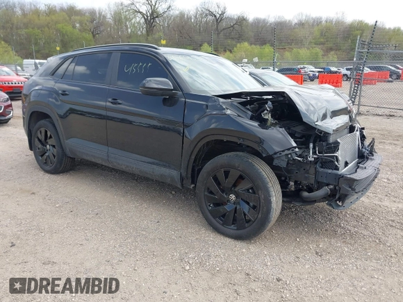 2024 Volkswagen Atlas SE z VIN 1V2KE2CA5RC227558, wystawiony jako IAAI lot #41645555 z przebiegiem 22 117 mil mil oraz . Historia ofert i sprzedaży dostępna na DreamBid. Obrazek 1.
