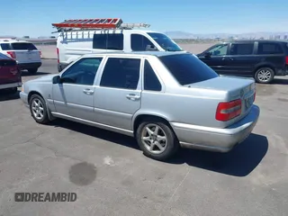 1999 Volvo S70 z VIN YV1LS55A0X2597598, wystawiony jako IAAI lot #42249040 z przebiegiem 280 390 mil mil oraz . Historia ofert i sprzedaży dostępna na DreamBid. Obrazek 3.