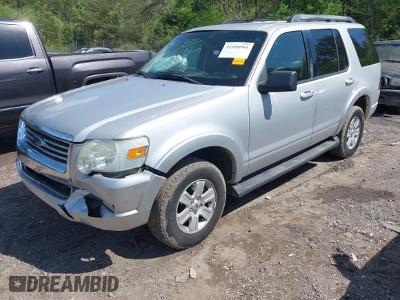 2010 Ford Explorer XLT with VIN 1FMEU6DE8AUA12017, listed as a IAAI auction lot 41990981 with 165,030 mi miles. Bid and sale history available at carsss.com. Image 2.
