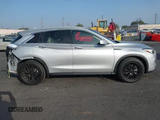 2020 Infiniti QX50 Luxe z VIN 3PCAJ5M10LF103880, wystawiony jako IAAI lot #41233450 z przebiegiem 40 247 mil mil oraz . Historia ofert i sprzedaży dostępna na DreamBid. Obrazek 13.