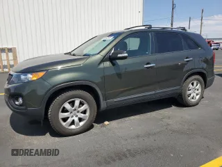 2013 Kia Sorento LX z VIN 5XYKT3A61DG334963, wystawiony jako Copart lot #60152345 z przebiegiem 176 500 mil mil oraz Szkoda całkowita • Salvage title. Historia ofert i sprzedaży dostępna na DreamBid. Obrazek 1.