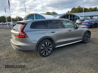 2021 Volvo V60 z VIN YV4102WK0M1076923, wystawiony jako Copart lot #71683813 z przebiegiem 32 399 mil mil oraz . Historia ofert i sprzedaży dostępna na DreamBid. Obrazek 3.