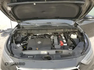 2022 Toyota Highlander LE z VIN 5TDZZRAH3NS109790, wystawiony jako Copart lot #49627715 z przebiegiem 33 113 mil mil oraz Szkoda całkowita • Salvage title. Historia ofert i sprzedaży dostępna na DreamBid. Obrazek 13.