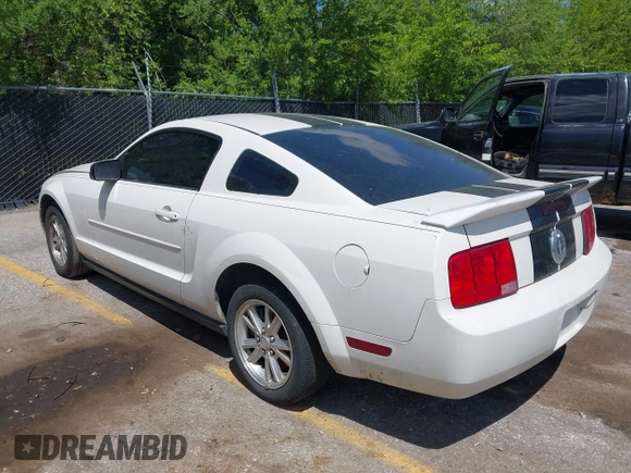 2007 Ford Mustang Deluxe z VIN 1ZVFT80N575365456, wystawiony jako IAAI lot #42195036 z przebiegiem 171 271 mil mil oraz . Historia ofert i sprzedaży dostępna na DreamBid. Obrazek 3.