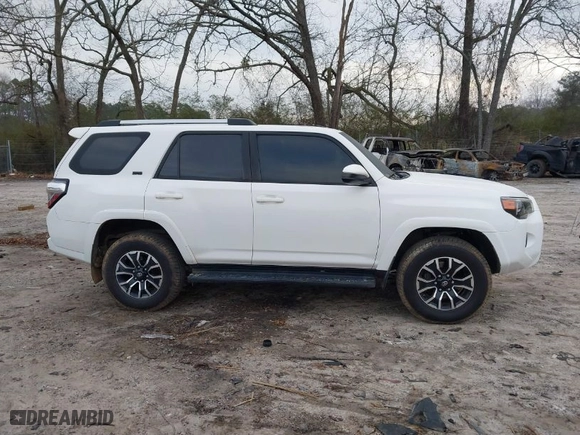 2019 Toyota 4Runner SR5 with VIN JTEBU5JR4K5679277, listed as a IAAI auction lot 41793373 with 103,737 mi miles. Bid and sale history available at carsss.com. Image 13.