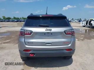2018 Jeep Compass Trailhawk with VIN 3C4NJDDB2JT198784, listed as a IAAI auction lot 42405539 with 121,553 mi miles and . Bid and sale history available at DreamBid. Image 17.