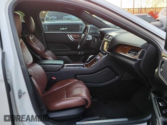 2017 Lincoln Continental Reserve with VIN 1LN6L9RP6H5629262, listed as a Copart auction lot 55535225 with 85,377 mi miles and Clean Title. Bid and sale history available at carsss.com. Image 5.