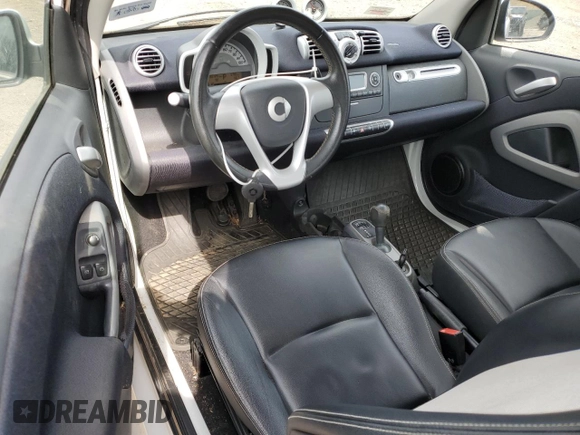 2013 Smart fortwo Passion z VIN WMEEK3BA6DK640099, wystawiony jako Copart lot #50757045 z przebiegiem 102 129 mil mil oraz Czysty tytuł • Clean title. Historia ofert i sprzedaży dostępna na DreamBid. Obrazek 8.