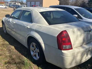 2005 Chrysler 300 with VIN 2C3JA43R85H635204, listed as a Copart auction lot 43976725 with 1 mi miles and Clean Title. Bid and sale history available at carsss.com. Image 3.