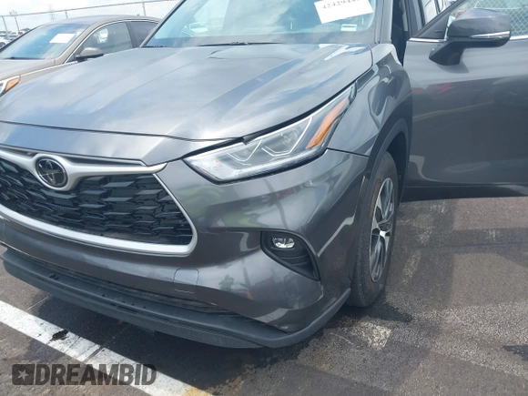 2024 Toyota Highlander LE z VIN 5TDKDRAH3RS543441, wystawiony jako IAAI lot #42429440 z przebiegiem 9 086 mil mil oraz . Historia ofert i sprzedaży dostępna na DreamBid. Obrazek 6.