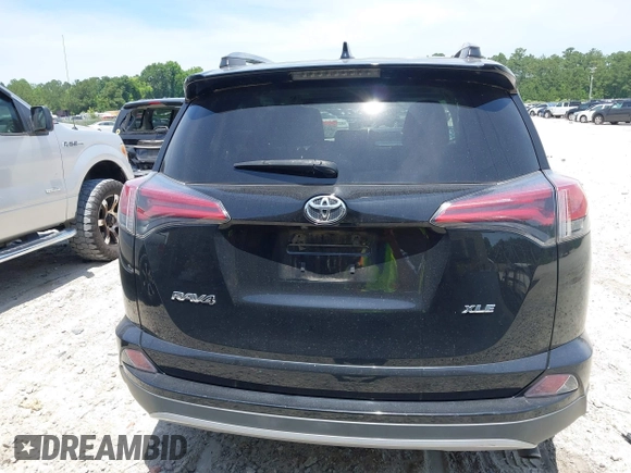 2018 Toyota RAV4 XLE z VIN 2T3WFREVXJW491725, wystawiony jako IAAI lot #42216365 z przebiegiem 76 365 mil mil oraz . Historia ofert i sprzedaży dostępna na DreamBid. Obrazek 16.