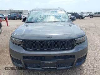 2023 Jeep Grand Cherokee Limited z VIN 1C4RJKBGXP8702638, wystawiony jako IAAI lot #42267224 z przebiegiem 26 372 mil mil oraz . Historia ofert i sprzedaży dostępna na DreamBid. Obrazek 6.