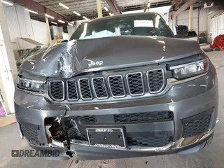 2025 Jeep Grand Cherokee Laredo z VIN 1C4RJKAG4S8631317, wystawiony jako IAAI lot #42141508 z przebiegiem 6 210 mil mil oraz . Historia ofert i sprzedaży dostępna na DreamBid. Obrazek 11.