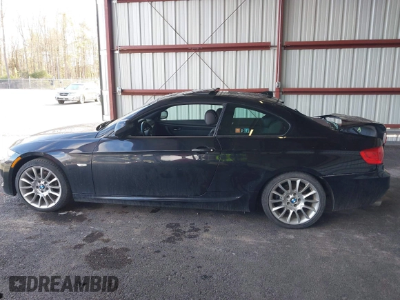 2011 BMW 3 Series 328i with VIN WBAKE3C53BE558916, listed as a IAAI auction lot 41946404 with 172,961 mi miles and . Bid and sale history available at carsss.com. Image 14.