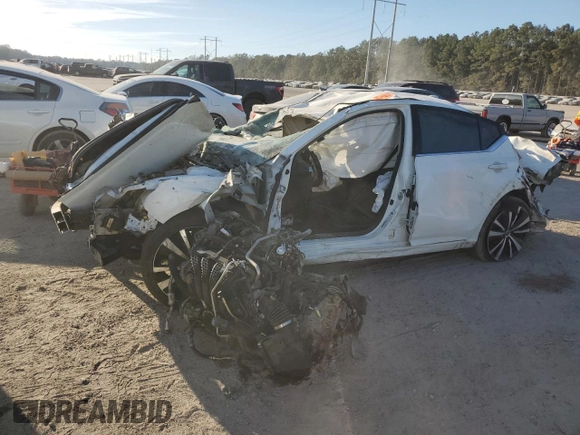 2020 Nissan Altima 2.5 SR with VIN 1N4BL4CV6LC142733, listed as a Copart auction lot 84826984 with 0 mi miles and Salvage Title. Bid and sale history available at carsss.com. Image 1.