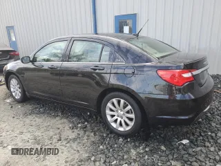 2011 Chrysler 200 Touring z VIN 1C3BC1FG6BN502855, wystawiony jako Copart lot #54063735 z przebiegiem 110 580 mil mil oraz Czysty tytuł • Clean title. Historia ofert i sprzedaży dostępna na DreamBid. Obrazek 2.