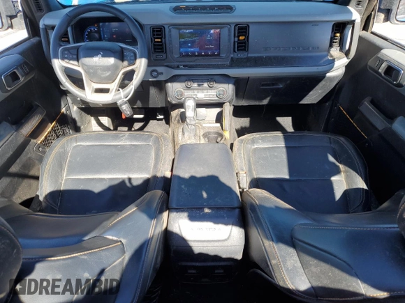 2021 Ford Bronco z VIN 1FMEE5DH6MLA74091, wystawiony jako Copart lot #46137495 z przebiegiem 54 780 mil mil oraz Szkoda całkowita • Salvage title. Historia ofert i sprzedaży dostępna na DreamBid. Obrazek 8.
