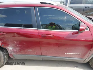 2021 Jeep Cherokee Altitude z VIN 1C4PJLLB0MD155026, wystawiony jako IAAI lot #42204298 z przebiegiem 63 491 mil mil oraz . Historia ofert i sprzedaży dostępna na DreamBid. Obrazek 13.