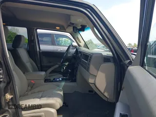 2006 Jeep Commander z VIN 1J8HG48N56C141782, wystawiony jako IAAI lot #42239618 z przebiegiem 113 037 mil mil oraz . Historia ofert i sprzedaży dostępna na DreamBid. Obrazek 5.