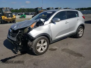 2011 Kia Sportage LX z VIN KNDPBCA2XB7102202, wystawiony jako Copart lot #55606785 z przebiegiem 84 311 mil mil oraz Szkoda całkowita • Salvage title. Historia ofert i sprzedaży dostępna na DreamBid. Obrazek 1.
