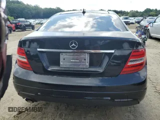 2015 Mercedes-Benz C 250 z VIN WDDGJ4HB2FG410619, wystawiony jako Copart lot #63898435 z przebiegiem 157 785 mil mil oraz Czysty tytuł • Clean title. Historia ofert i sprzedaży dostępna na DreamBid. Obrazek 6.