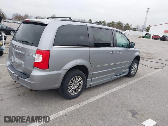 2013 Chrysler Town & Country Touring-L with VIN 2C4RC1CG0DR684329, listed as a IAAI auction lot 41919921 with 101,868 mi miles. Bid and sale history available at carsss.com. Image 4.
