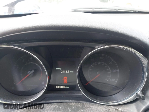 2023 Mitsubishi Outlander ES z VIN JA4ARUAU2PU014515, wystawiony jako IAAI lot #42147345 z przebiegiem 43 489 mil mil oraz . Historia ofert i sprzedaży dostępna na DreamBid. Obrazek 7.