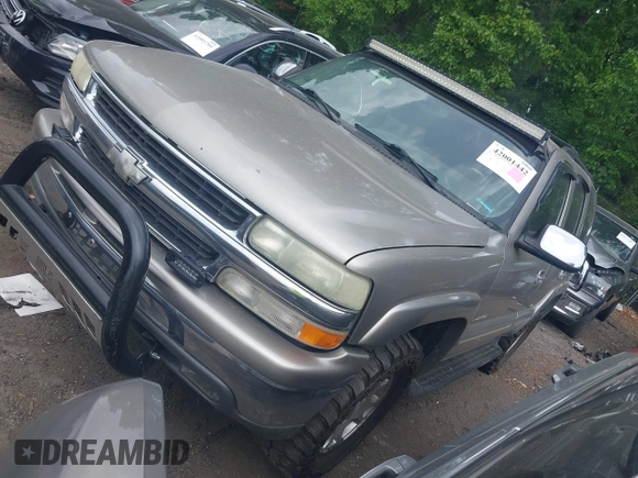2003 Chevrolet Tahoe LT with VIN 1GNEC13Z73R247245, listed as a IAAI auction lot 42001442 with 263,939 mi miles. Bid and sale history available at carsss.com. Image 2.