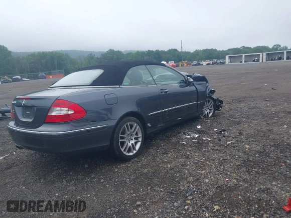2009 Mercedes-Benz CLK 350 with VIN WDBTK56F79T101806, listed as a IAAI auction lot 42531146 with 188,960 mi miles and . Bid and sale history available at DreamBid. Image 4.