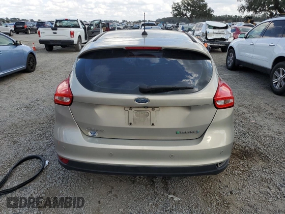 2015 Ford Focus Electric with VIN 1FADP3R45FL227962, listed as a Copart auction lot 43755825 with 70,490 mi miles and Clean title. Bid and sale history available at DreamBid. Image 6.