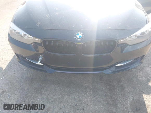 2013 BMW 3 Series 328i xDrive z VIN WBA3B3C53DF538577, wystawiony jako IAAI lot #42521695 z przebiegiem 115 849 mil mil oraz . Historia ofert i sprzedaży dostępna na DreamBid. Obrazek 6.