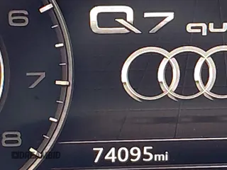 2018 Audi Q7 Premium Plus z VIN WA1LAAF76JD039992, wystawiony jako IAAI lot #41880935 z przebiegiem 74 095 mil mil oraz . Historia ofert i sprzedaży dostępna na DreamBid. Obrazek 15.