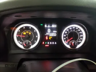 2018 Ram 1500 Express z VIN 1C6RR7FG2JS122611, wystawiony jako Copart lot #48668595 z przebiegiem 139 761 mil mil oraz Szkoda całkowita • Salvage title. Historia ofert i sprzedaży dostępna na DreamBid. Obrazek 9.